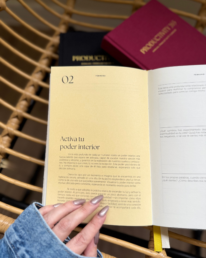 Weekly Planner Productivity 365 / Wine Red